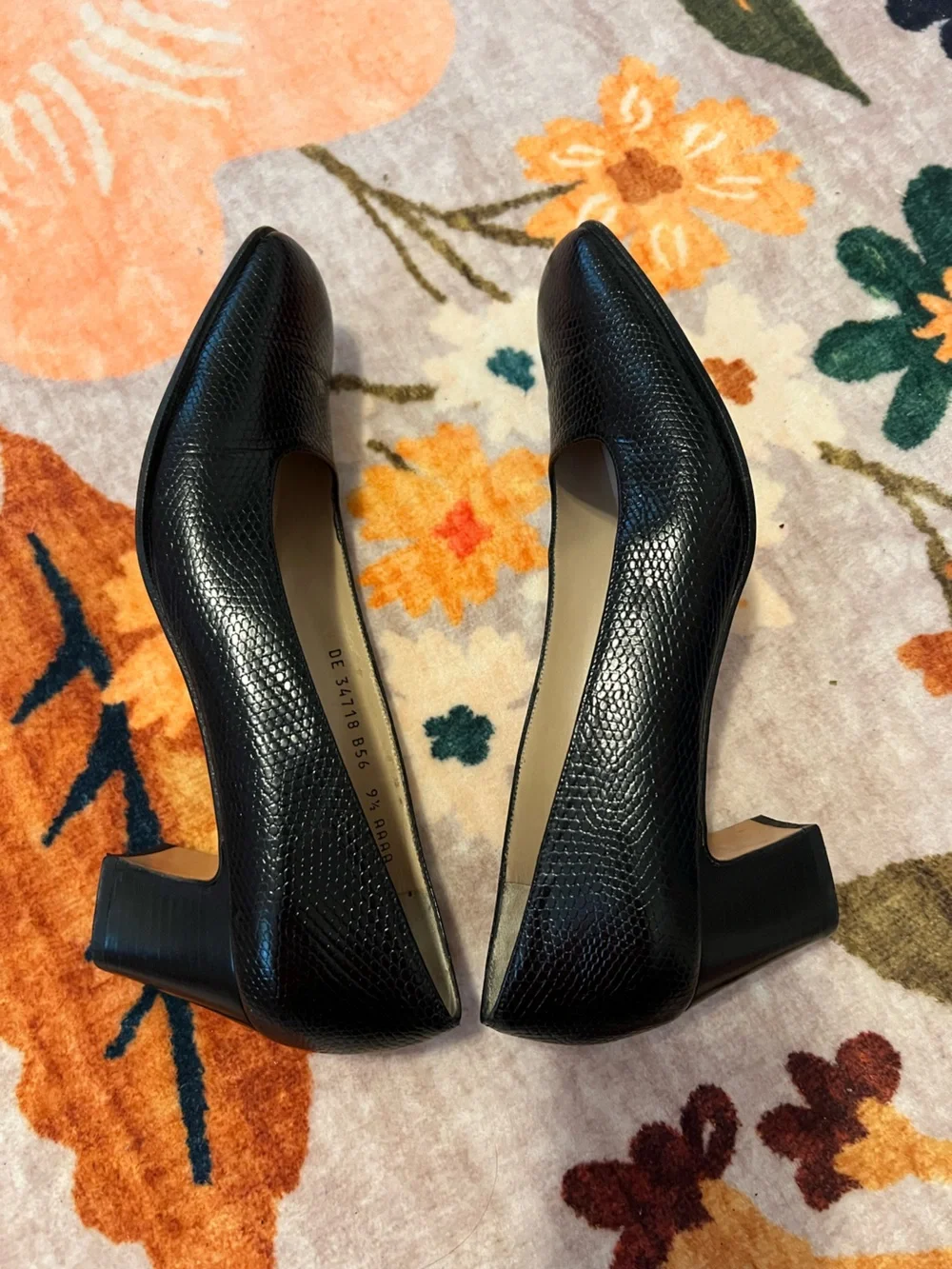 Like NEW Salvatore Ferragamo Black Textured Leather Pumps